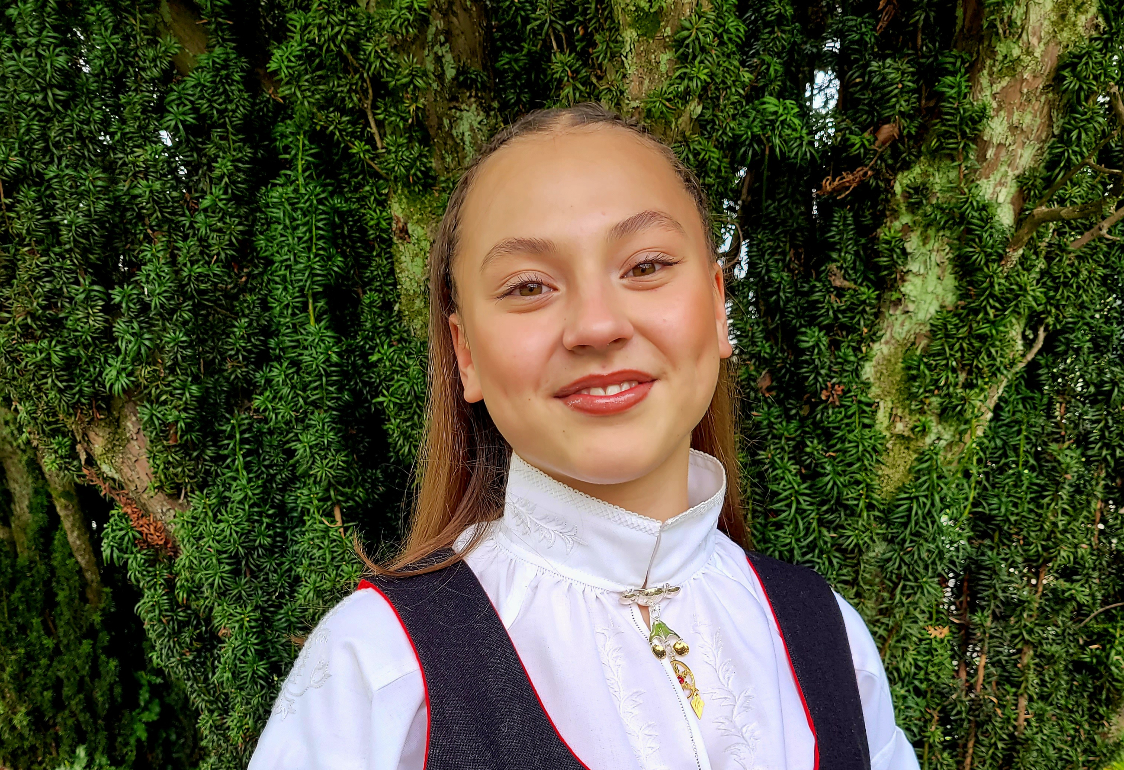 Traditional Sunnmøre bunad costume