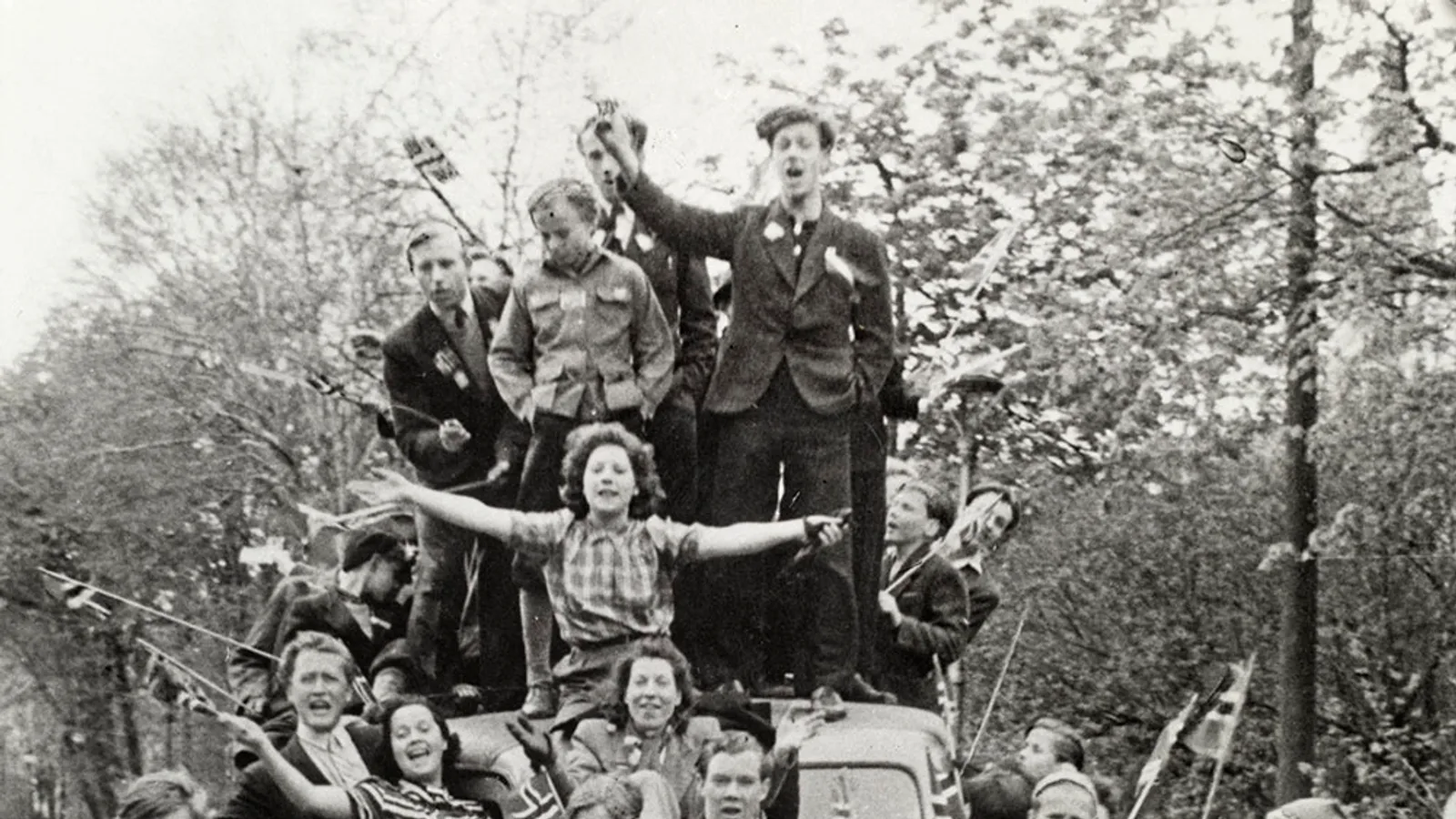 Crowds celebrating Norway's Liberation Day on May 8, 1945, waving Norwegian flags in the streets