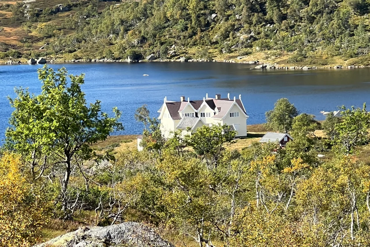 Panoramic view of the remote Åseral highlands surrounding Lordehytta, with mountains and lake Vivatn