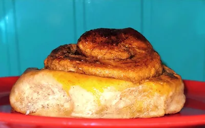 Golden Norwegian cinnamon buns