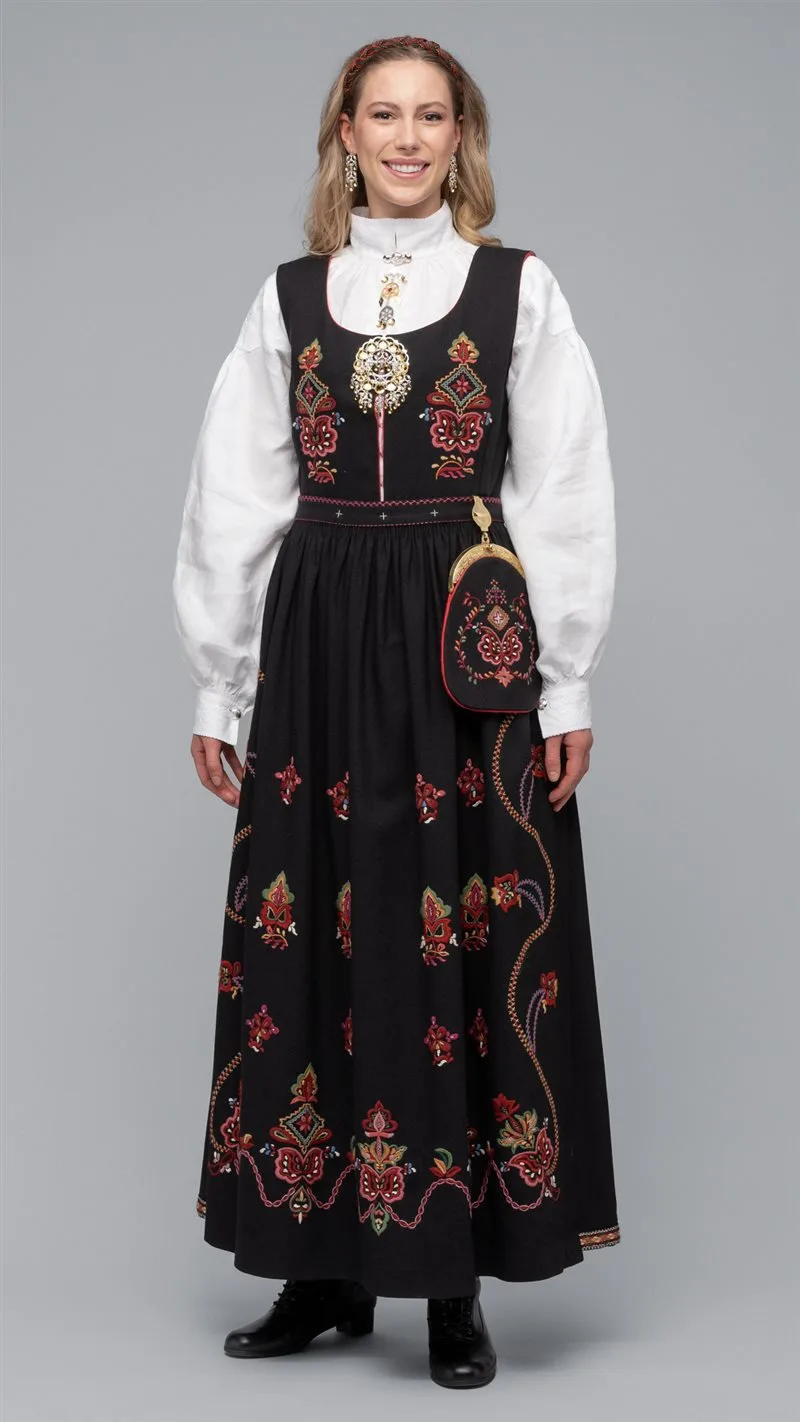 A complete Ørskogbunad displayed with all traditional embroidery and accessories