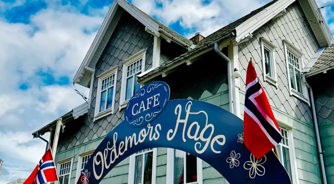 Oldemors Hage café sign and the old house in the background