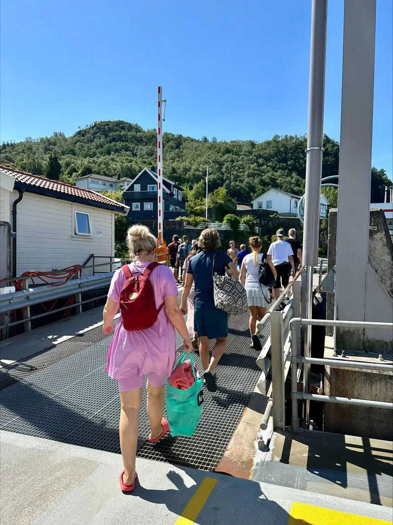 People walking off the ferry on Andabeløy