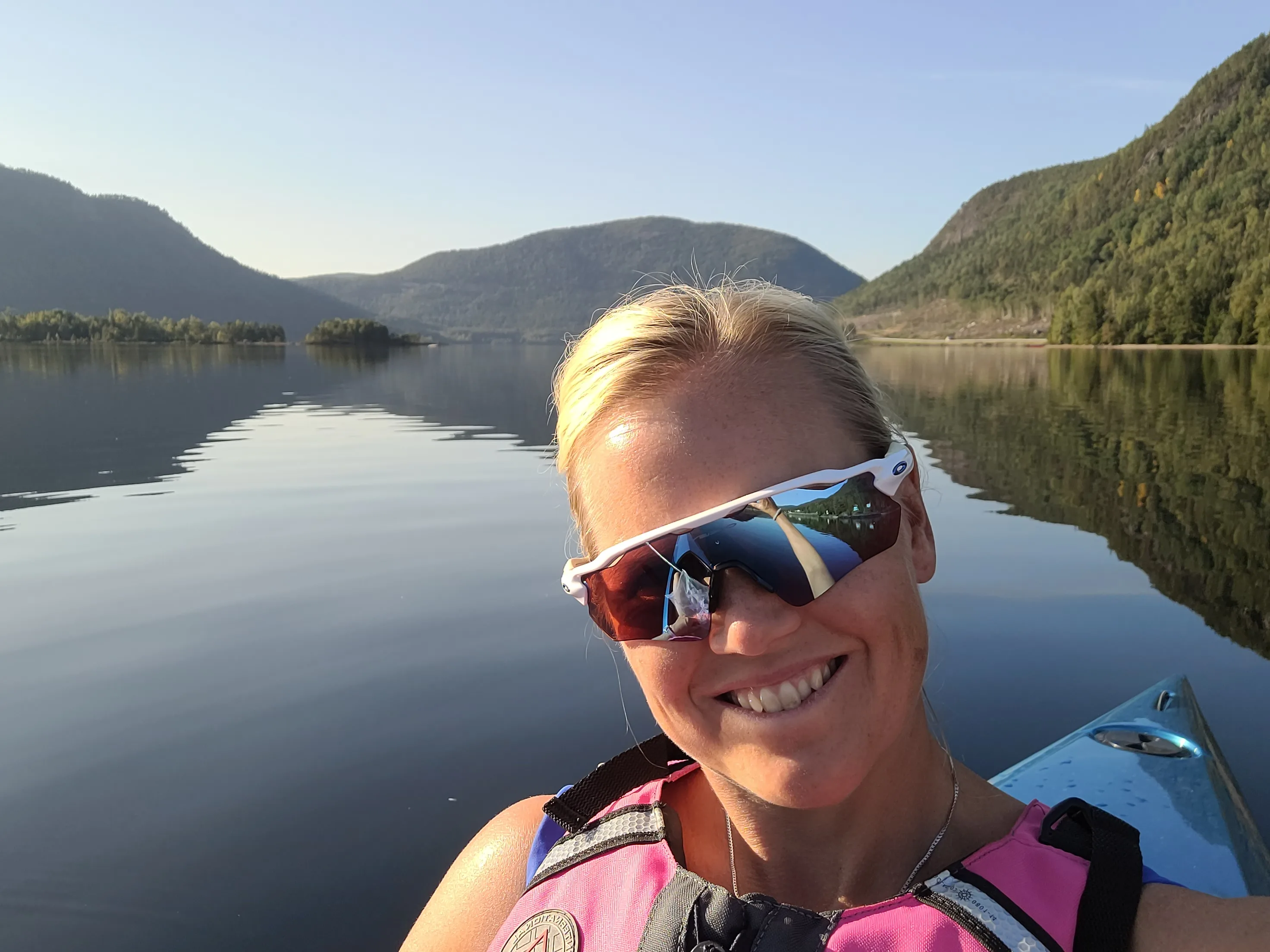 Lake shore and nature at Byglandsfjorden