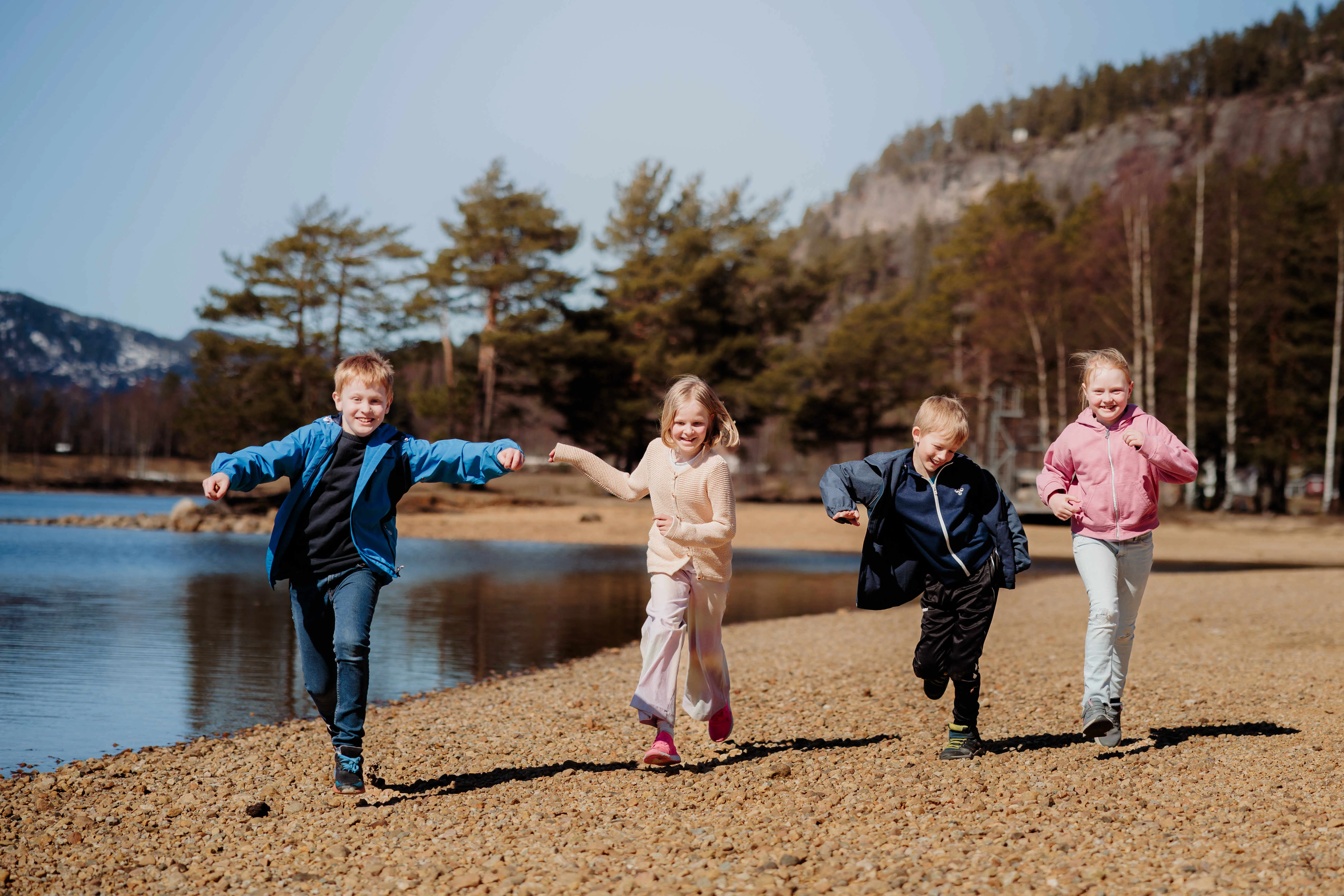 Children playing in Bygland