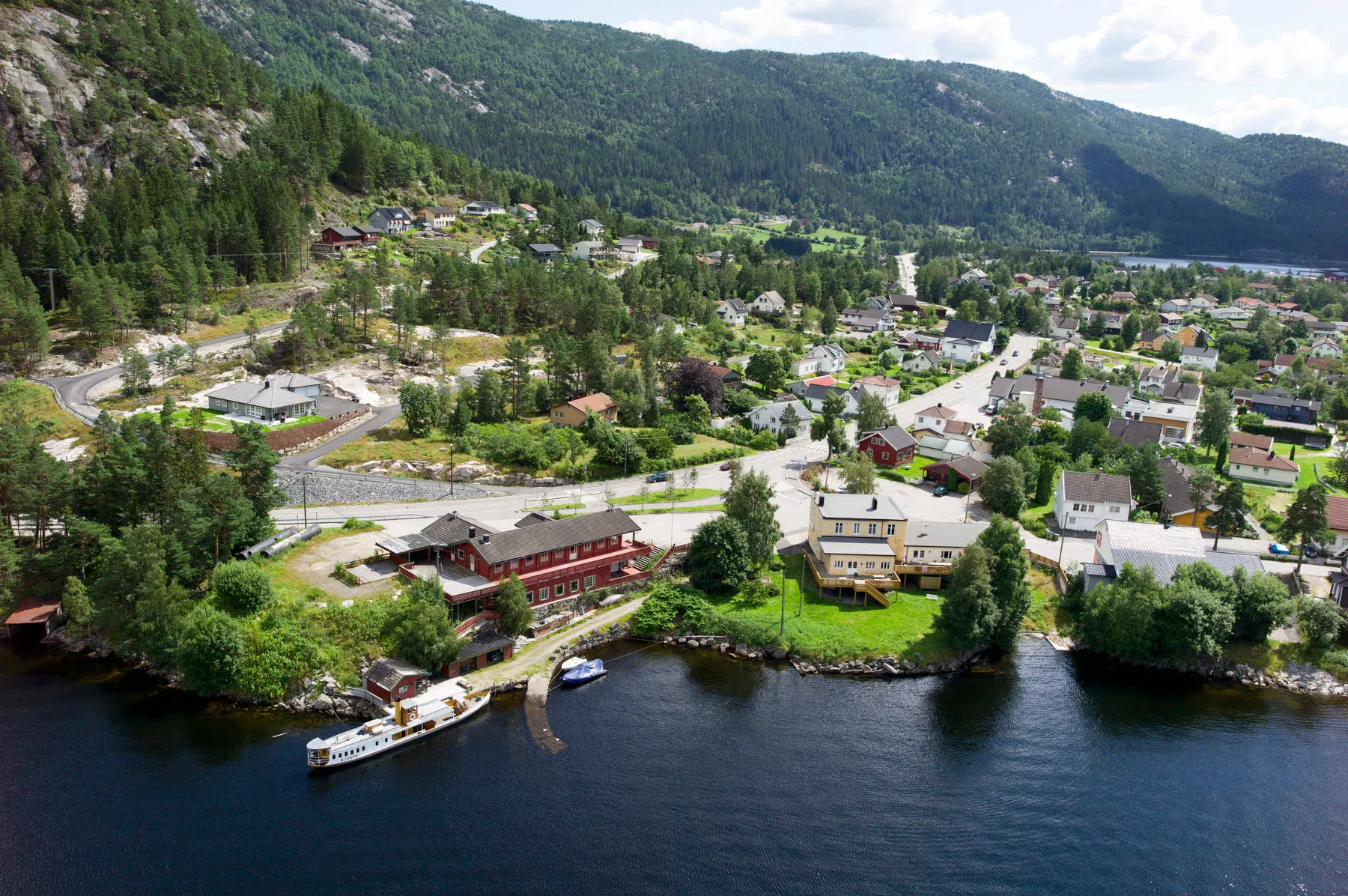 Byglandsfjorden stretching south through the valley