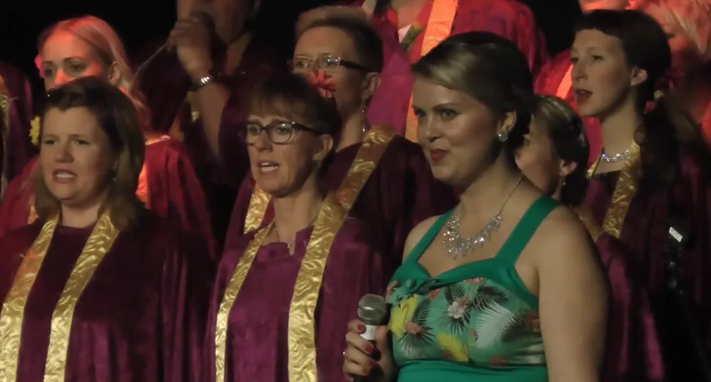 The choir Kong Hanes Efterfølgere performing together