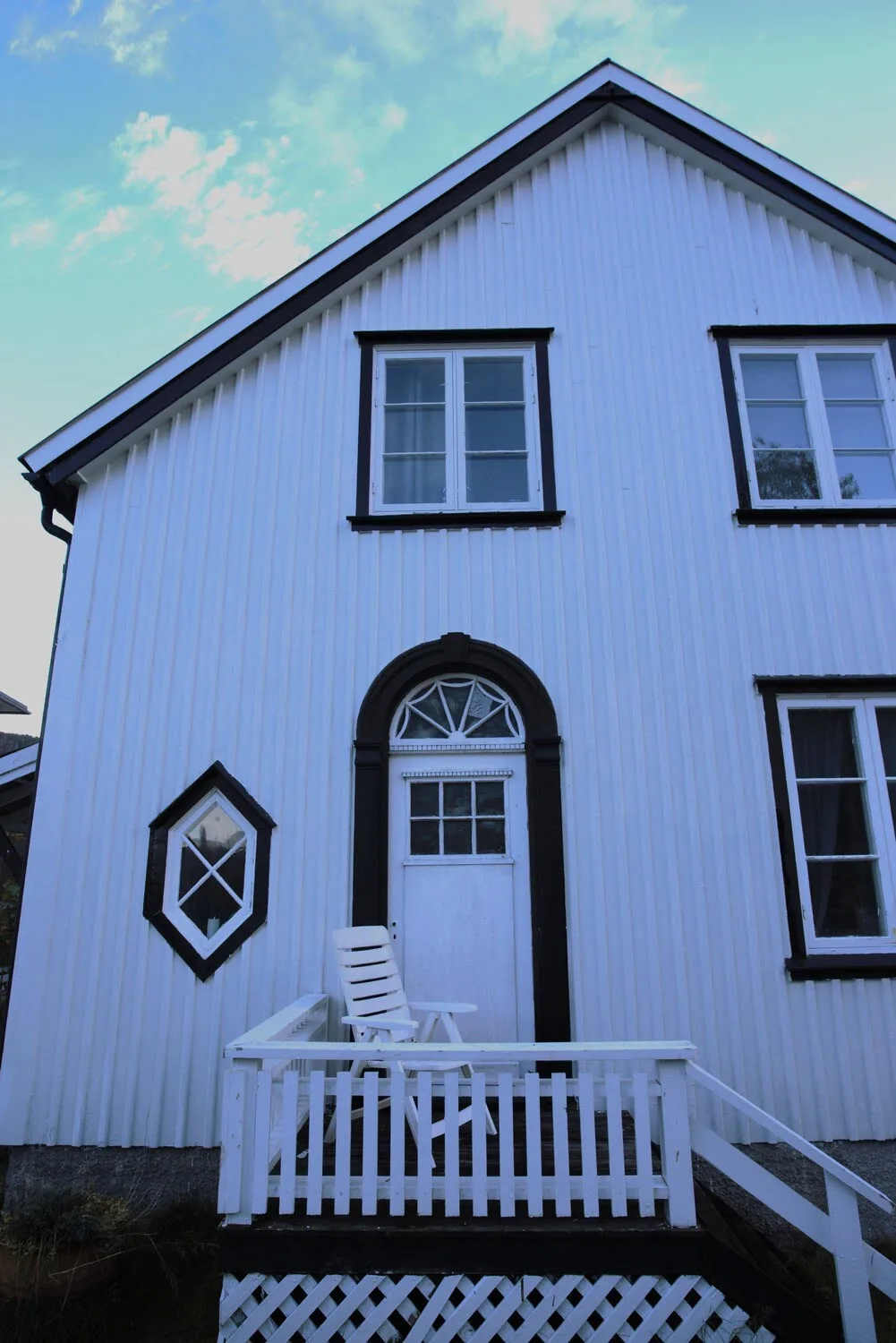 A white wooden house in Byglandsfjord