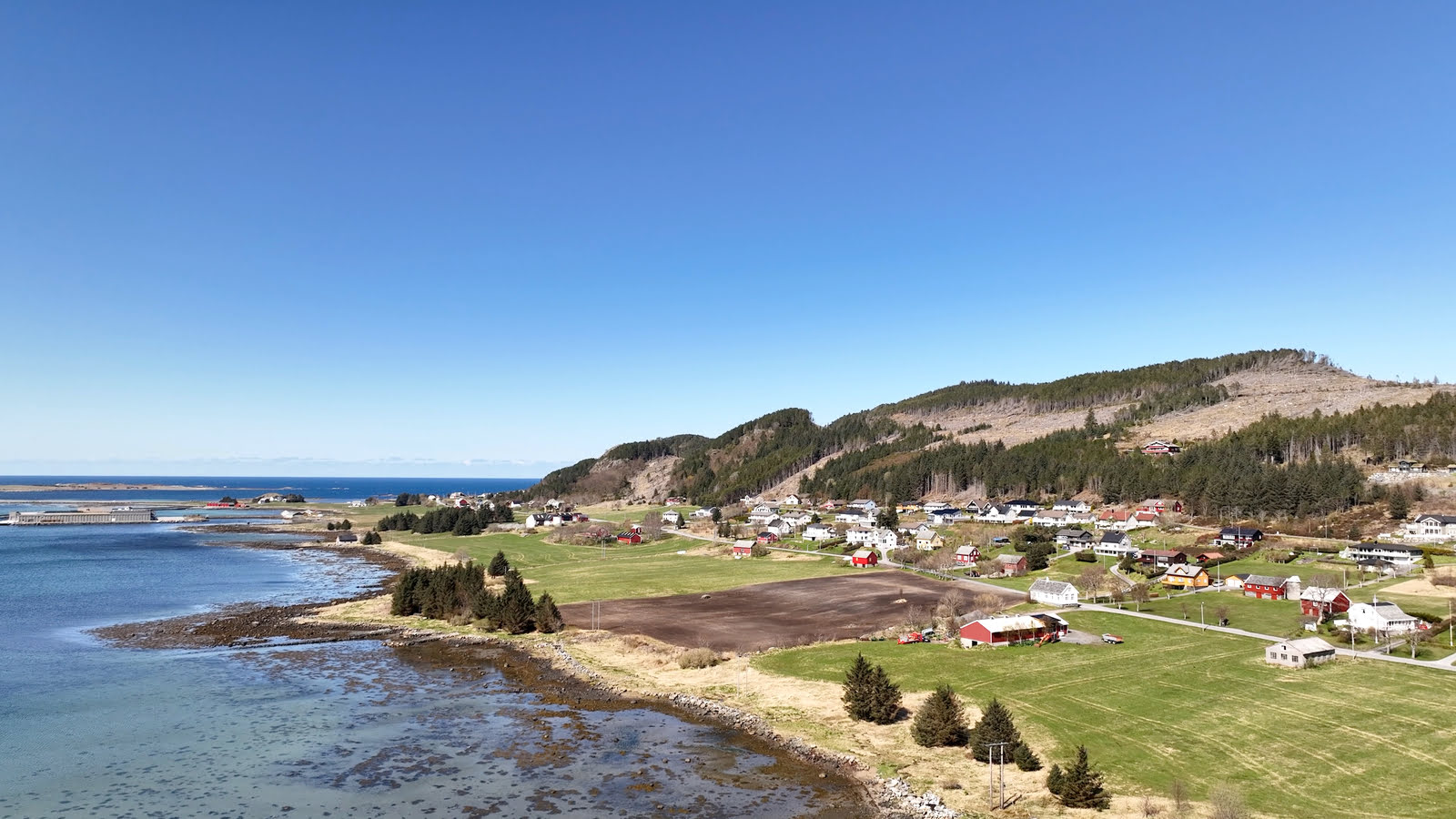 Flemsøya/Skuløya village aerial view