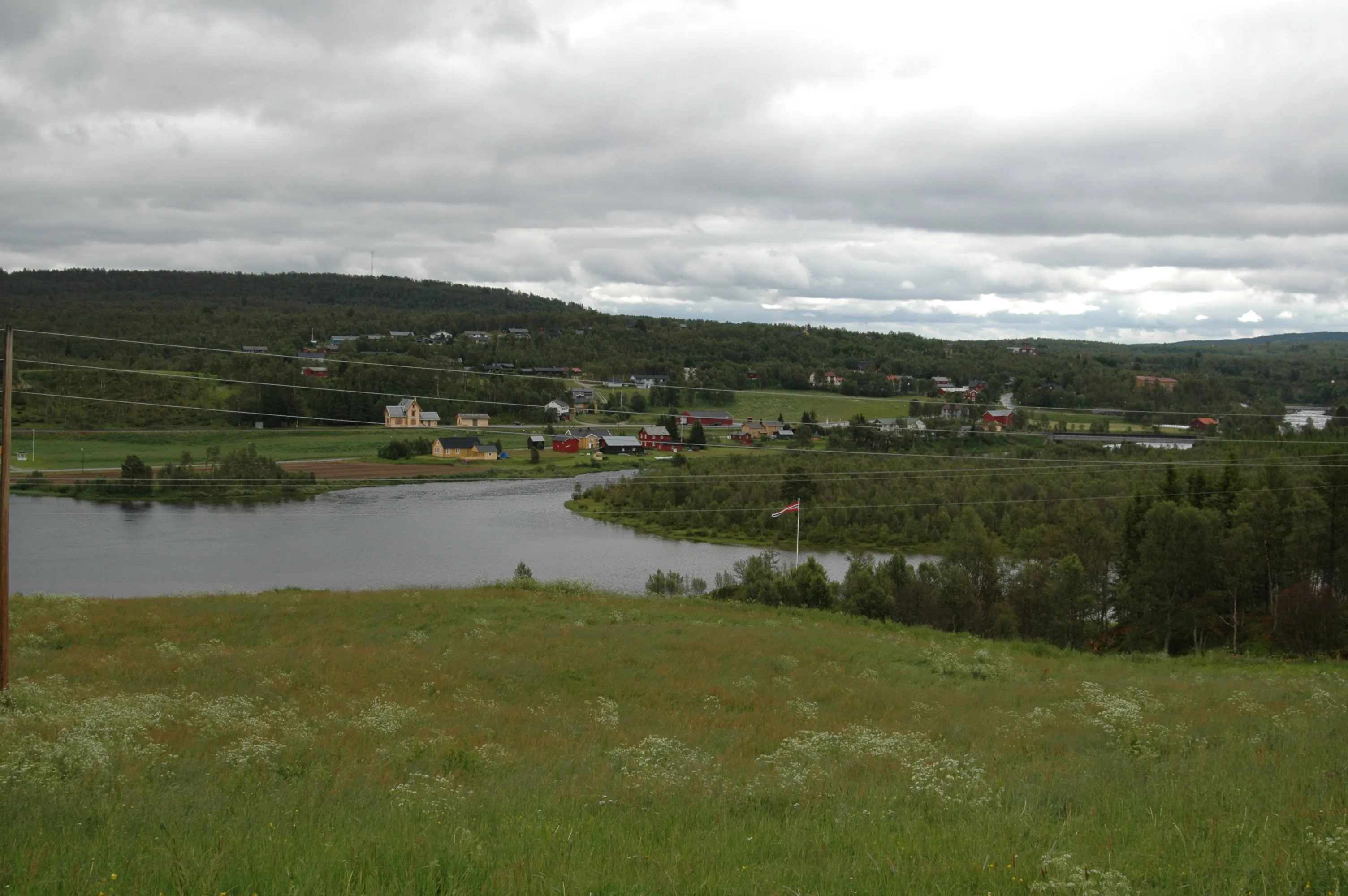 The landscape surrounding Glåmos