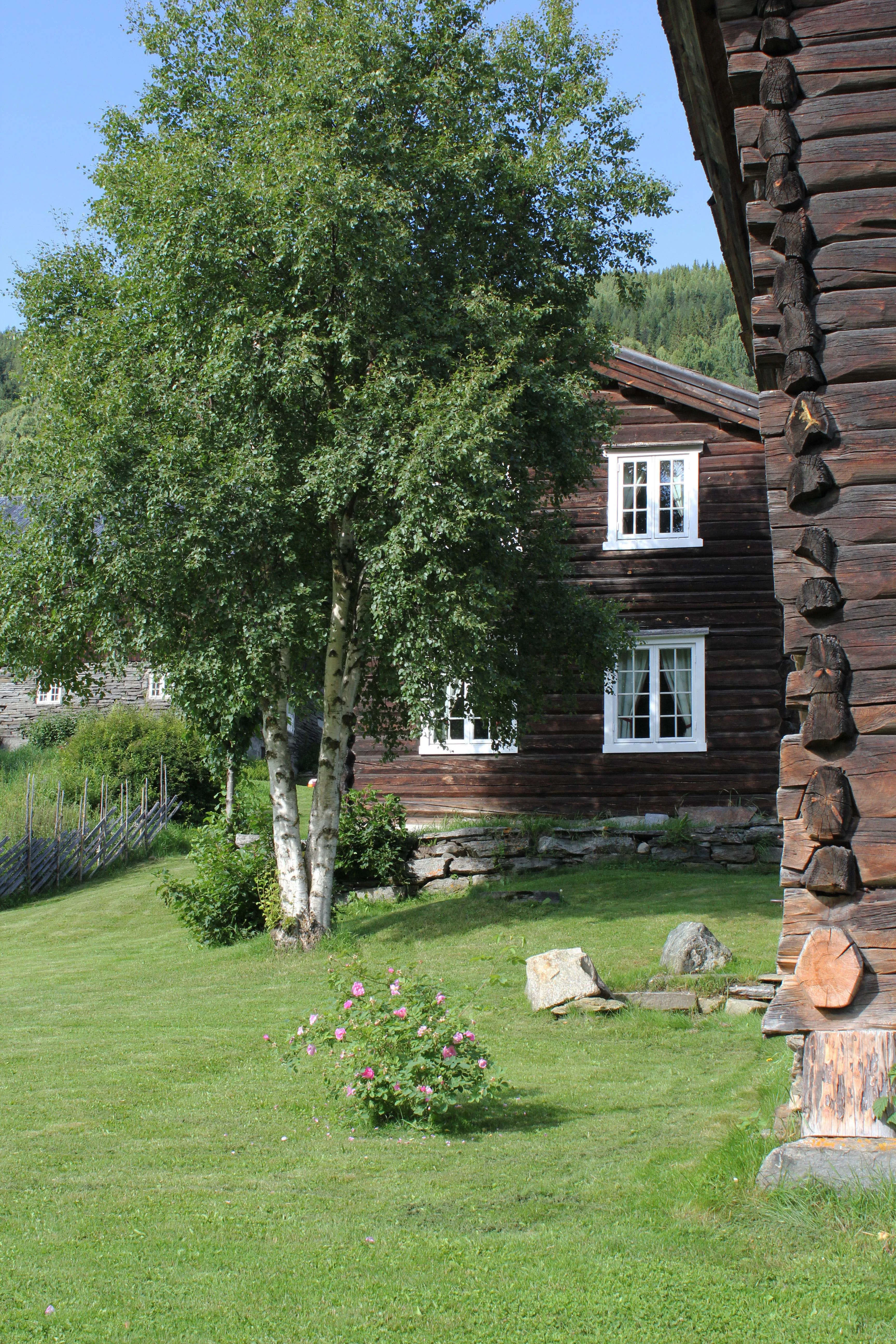 Historic building at Nordre Ekre farm in Heidal