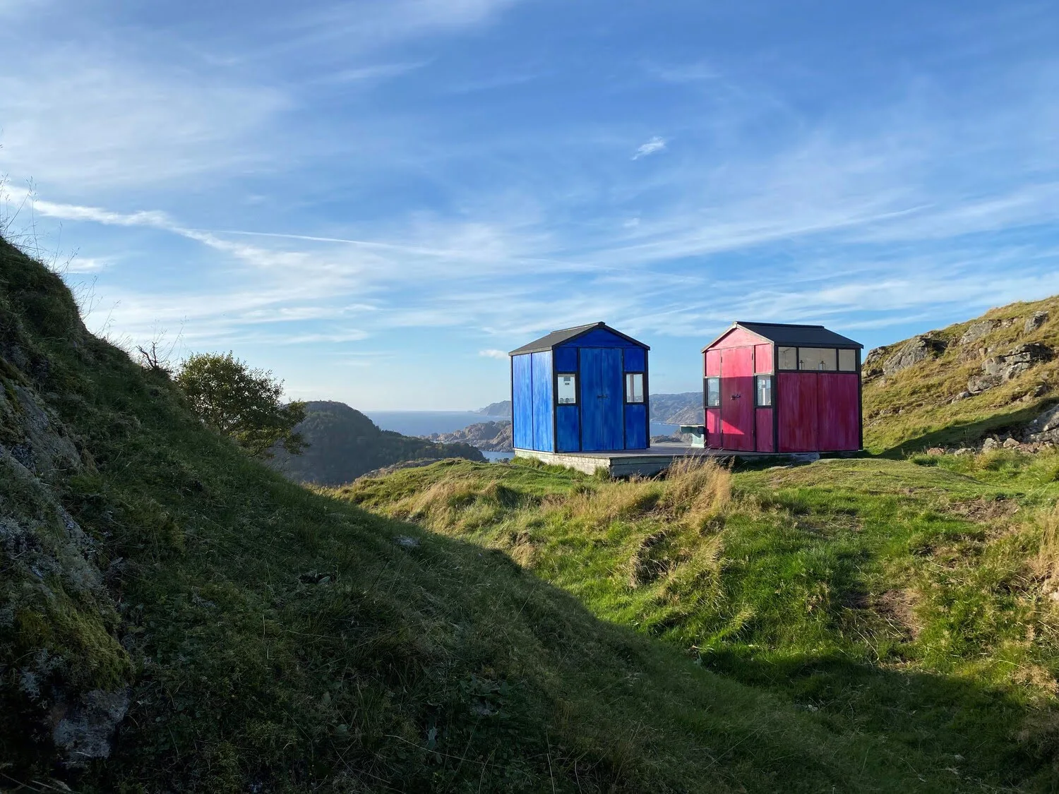 A bright pink and a bright blue stunning cabin with breathtaking ocean views