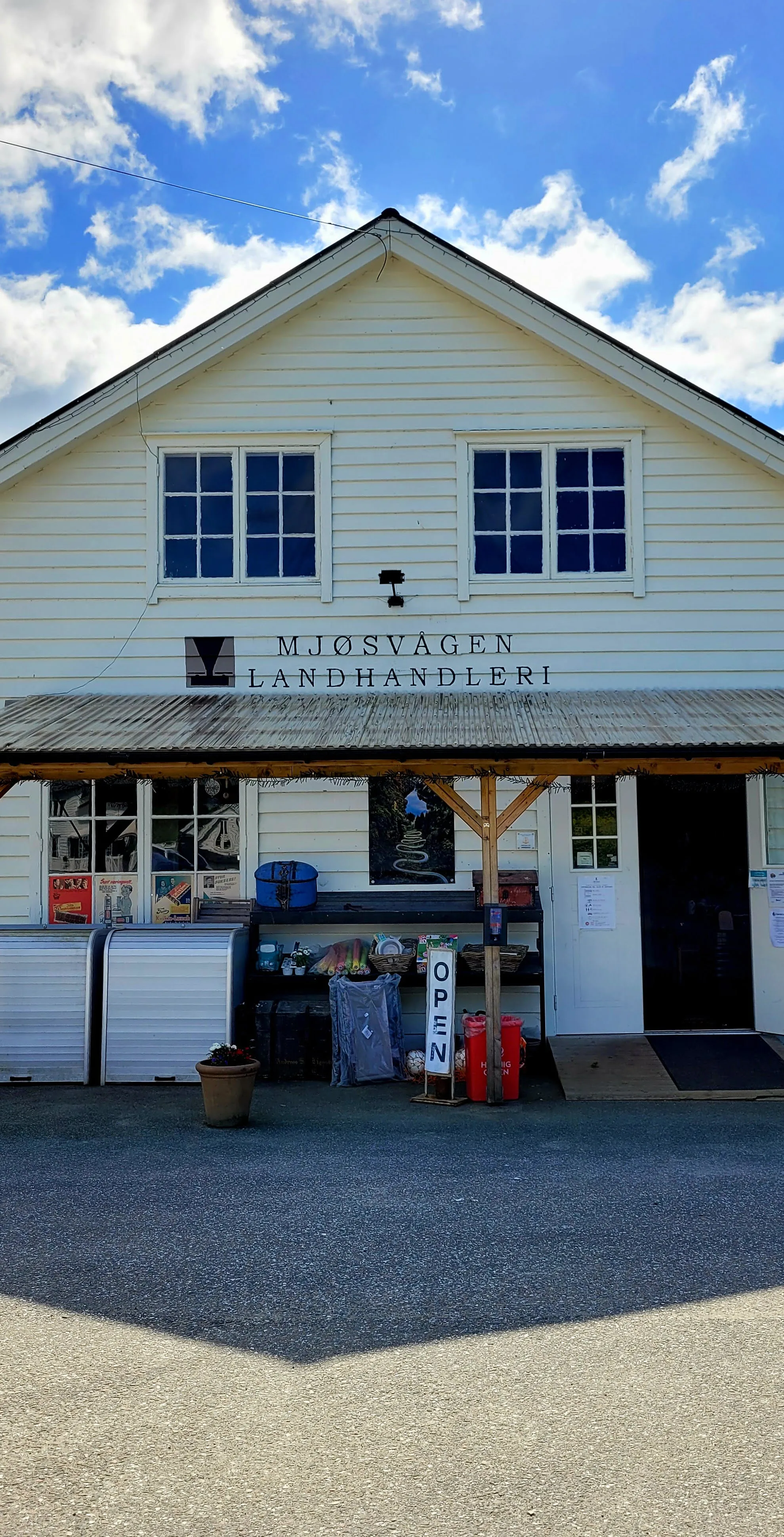 Mjøsvågen Landhandleri – the old-fashioned rural store in Hosanger