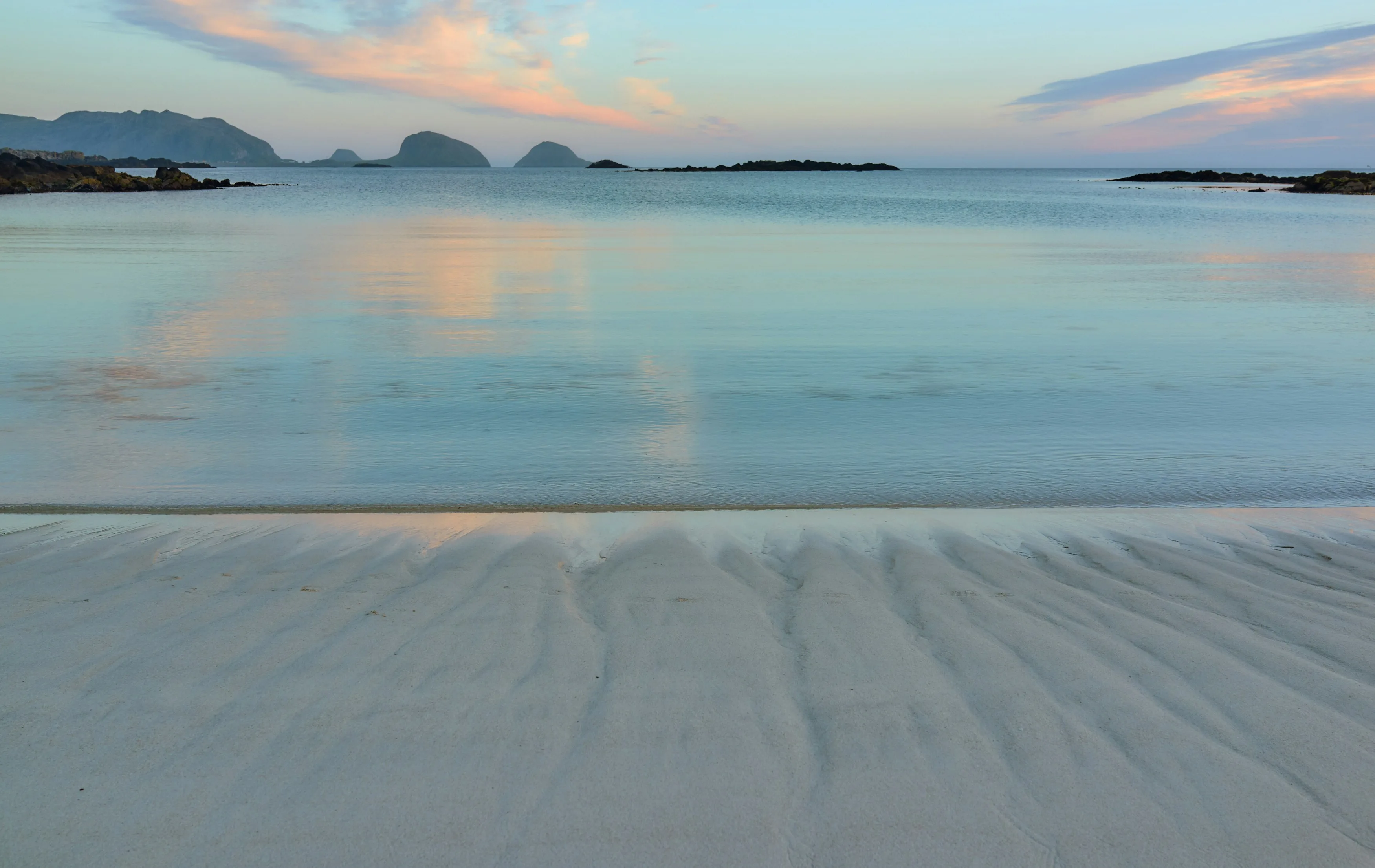Seashore across horizon during daytime at Hovden