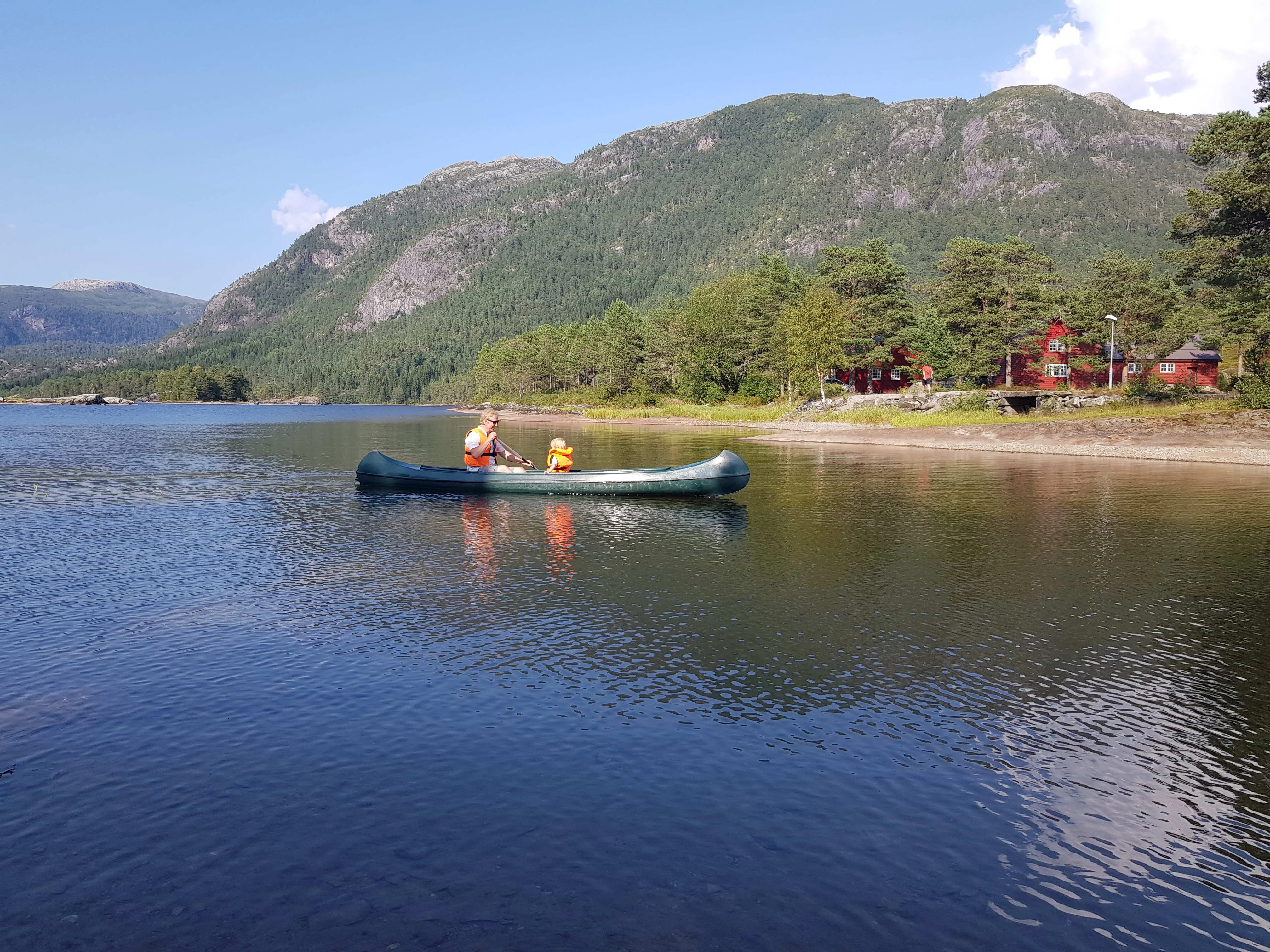 Nesholmen Campsite by the fjord in Hyen