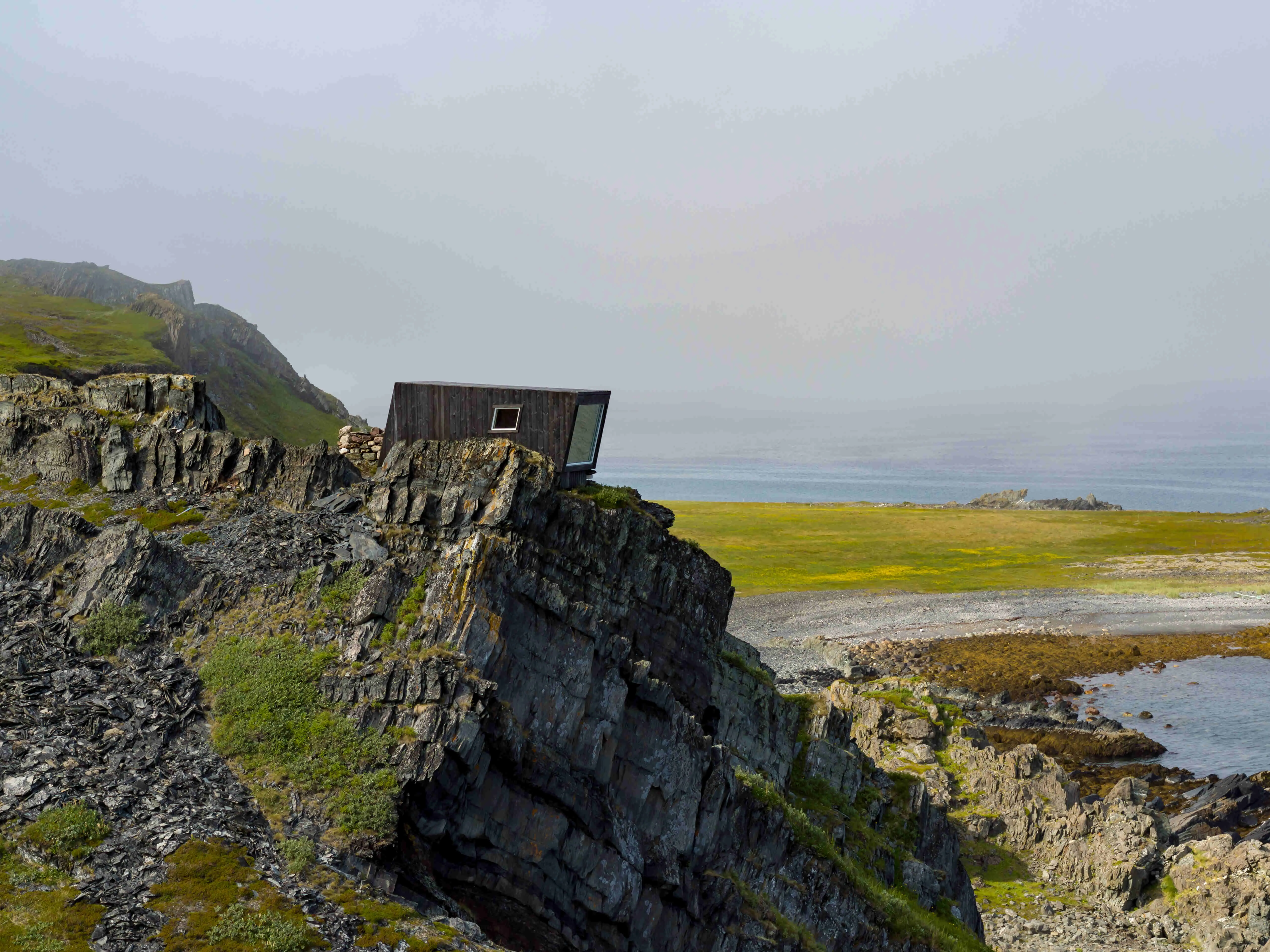 The Kongsfjord bird hide and wind shelter