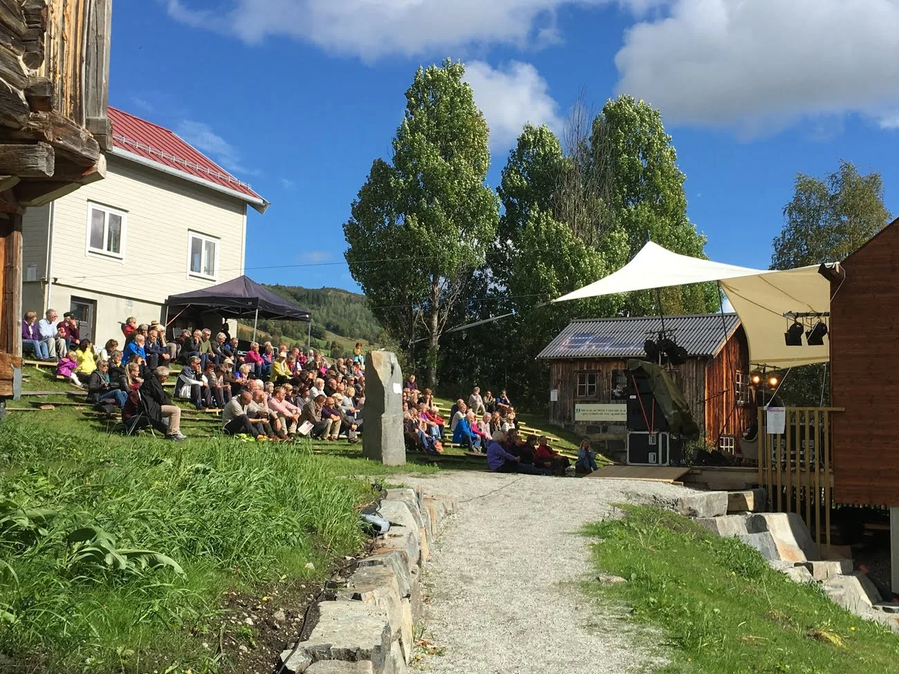 Leveld Kunstnartun outdoor scene