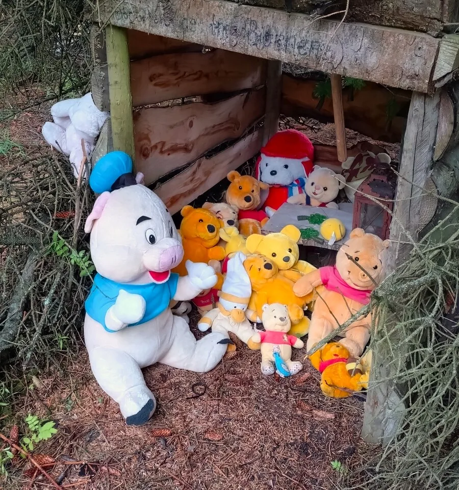 Teddy bears in a small wooden house