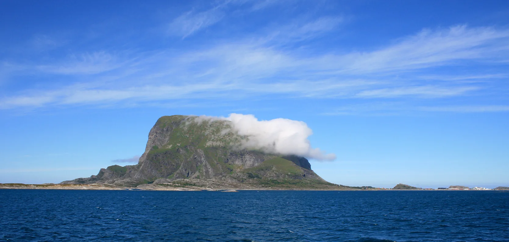 Panoramic view of Lovund island