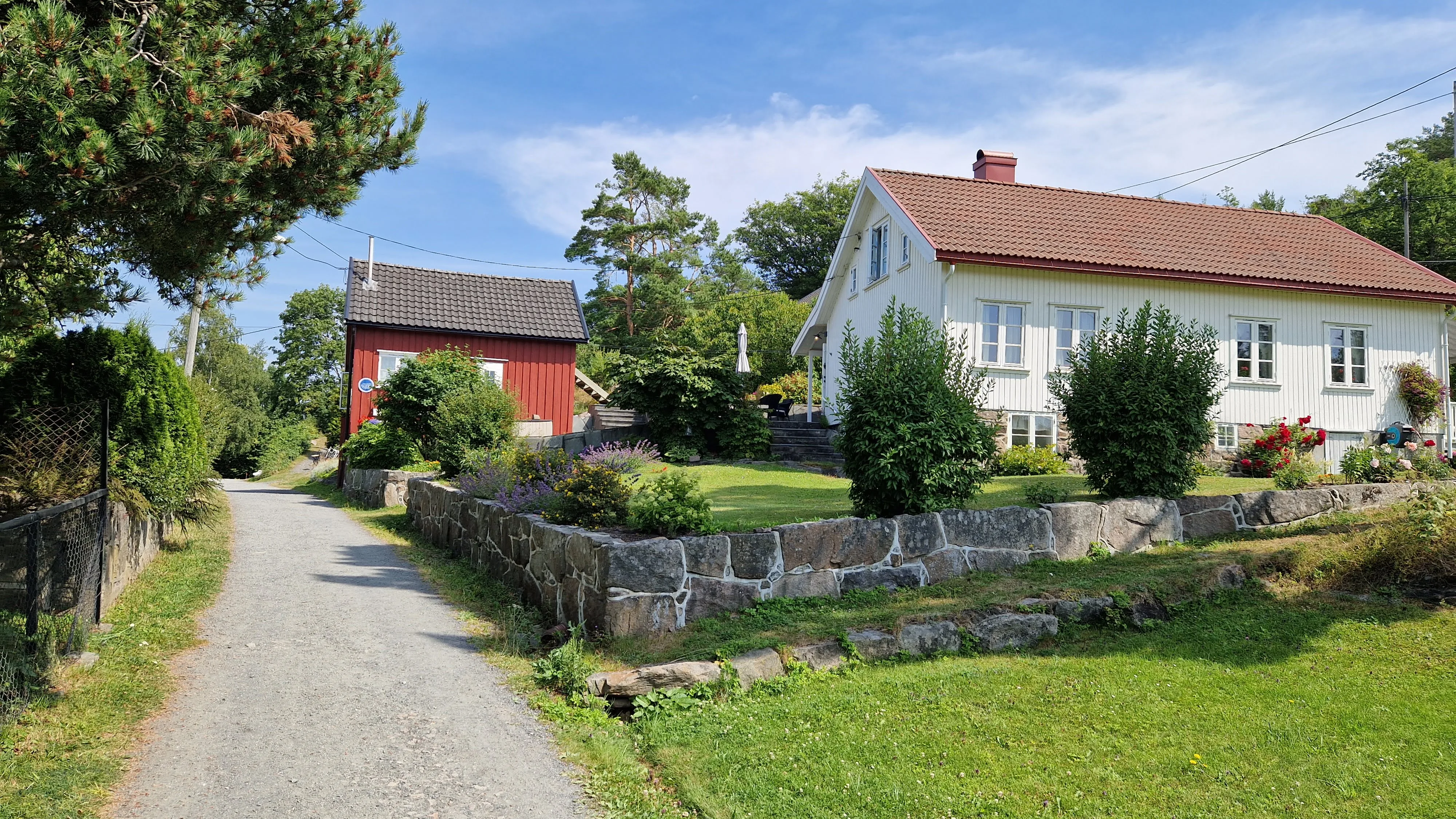 Østegårdsveien road on Sandøya