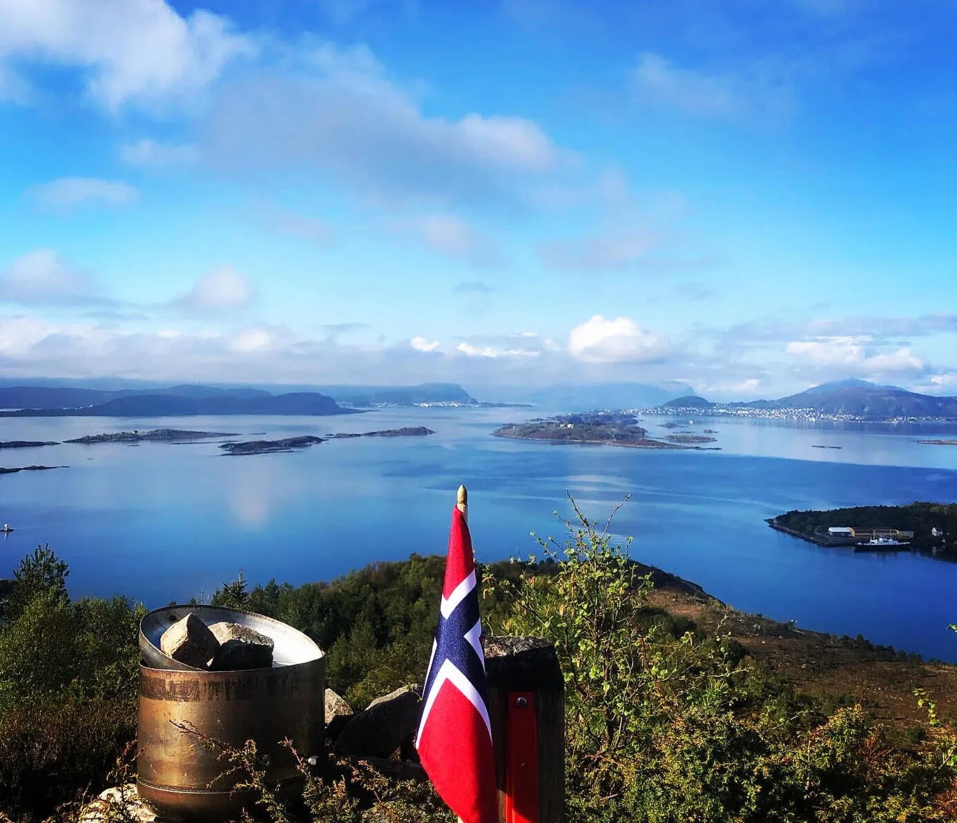 Søvika village scene