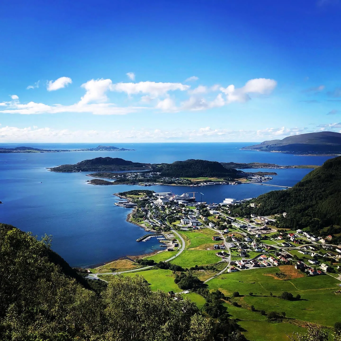 Søvika coastal view