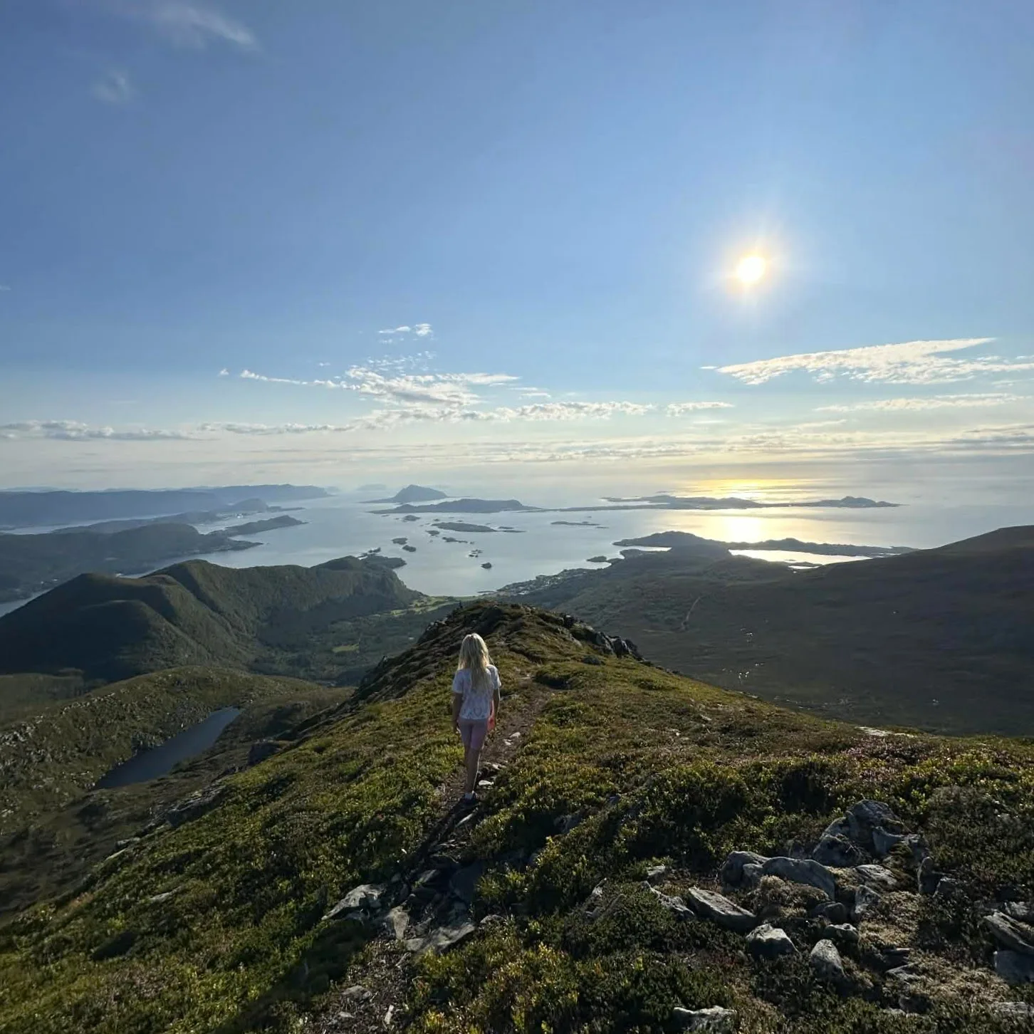 Tverrbrotshornet peak near Søvik