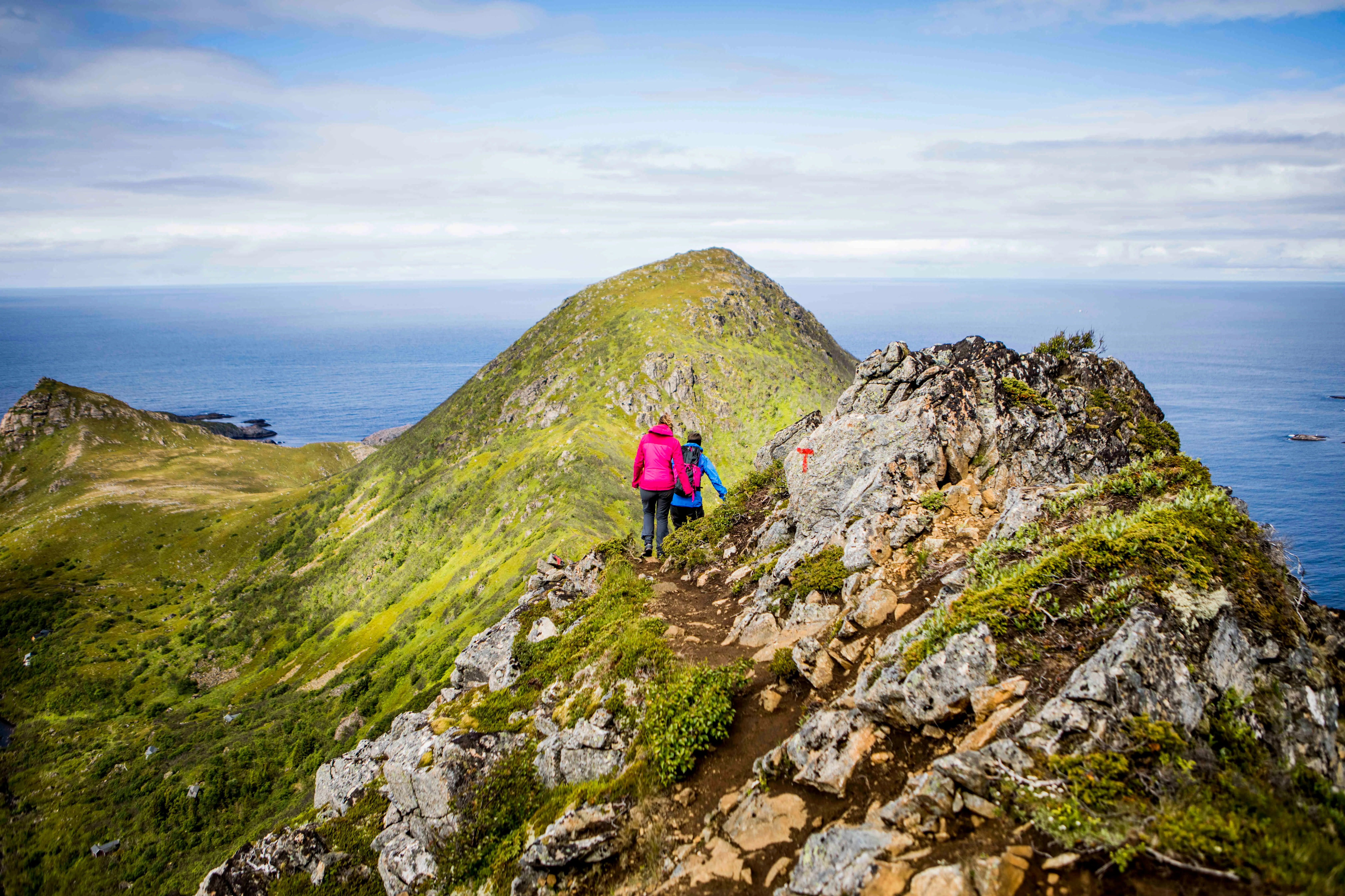 The Queen’s Route hiking trail along the coast